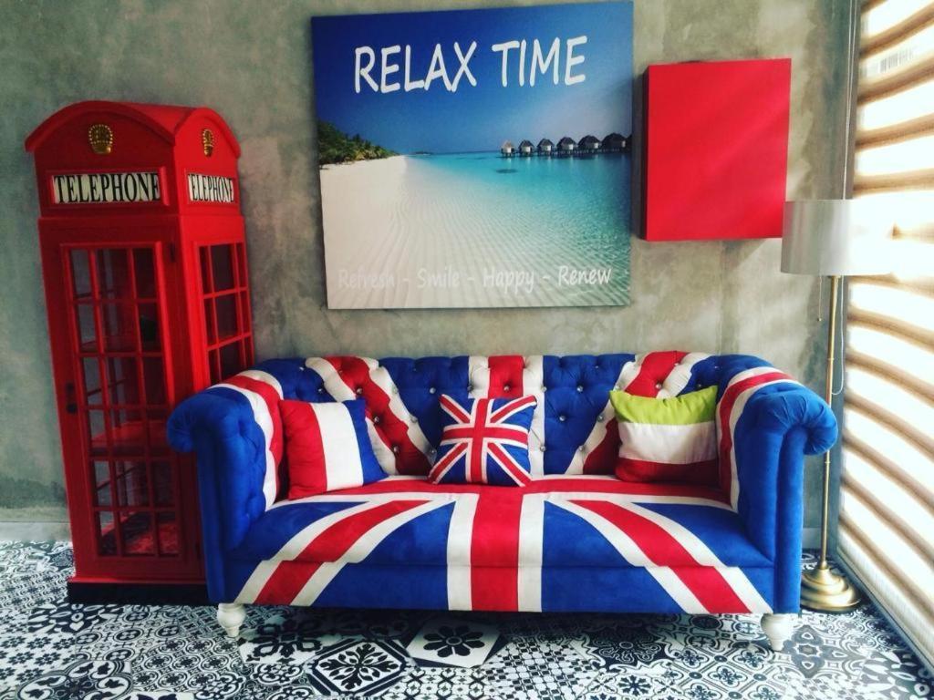 Отель The Batik Bed And Coffee Бандунг Экстерьер фото
